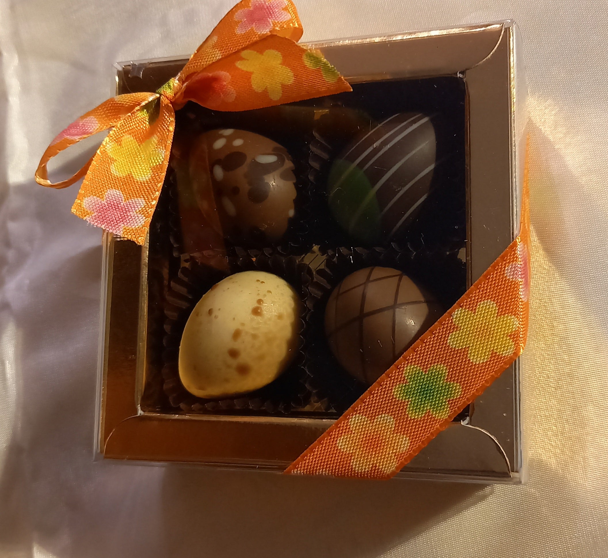 Handgemachte Trüffeleier in der Schachtel
