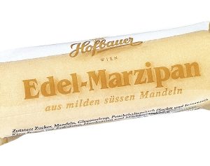 hofbauer_marzipanrolle_c_hofbauer_bonbons_anzinger_schokolade_anzinger